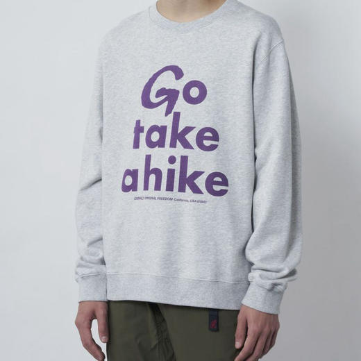 GRAMICCI TAKE A HIKE SWEATSHIRT 标语印花圆领套头卫衣 商品图0