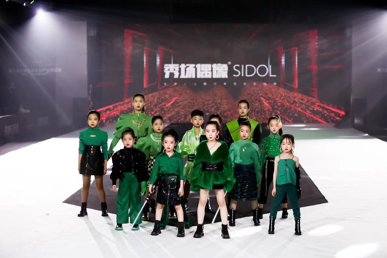 【秀场偶像@高新@经开】111抢4次形体模特课，加入秀场偶像，从此自信飞扬~