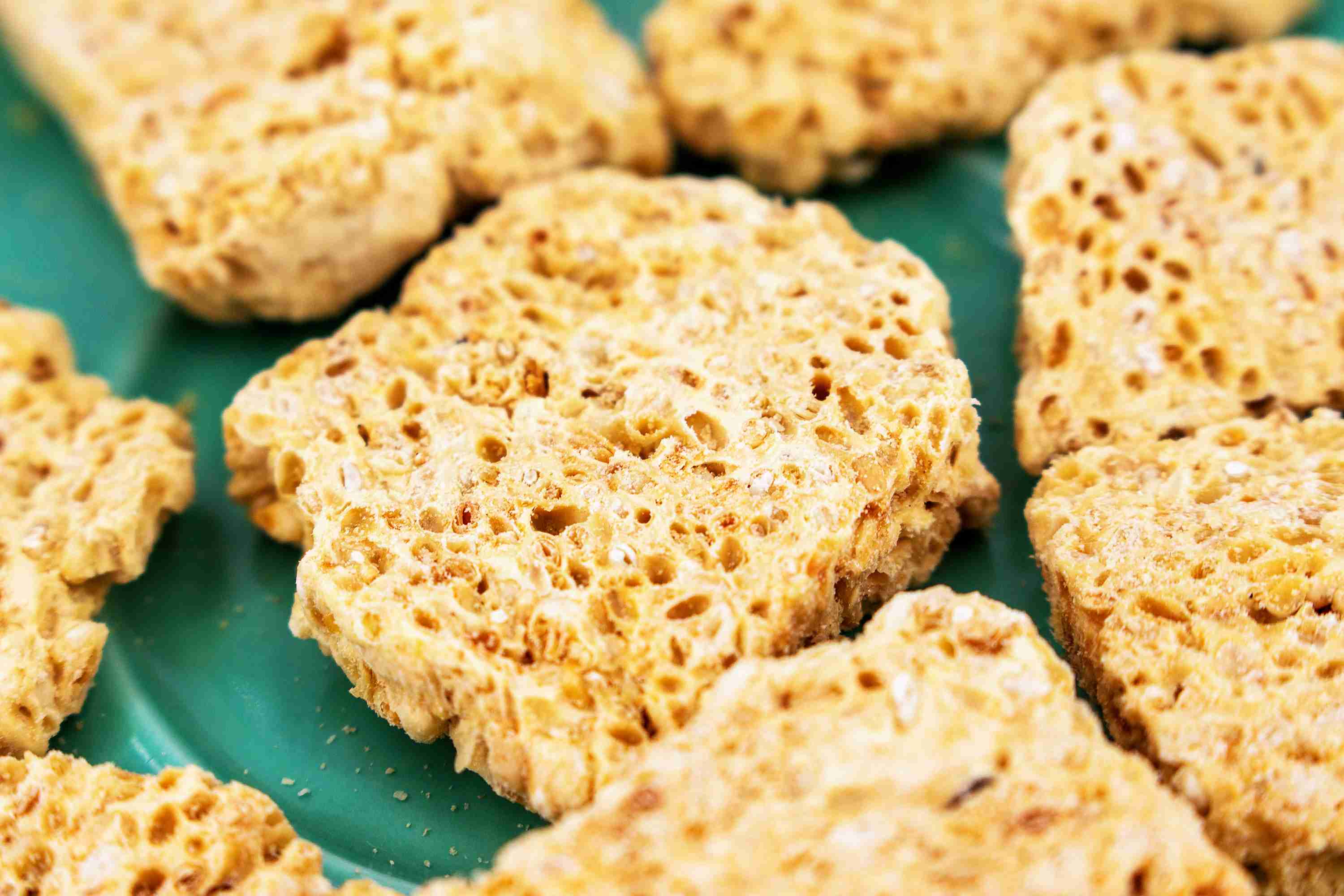 小米琼锅糖(白芝麻款 ,黑芝麻款) | 手工制作 香酥脆甜 | 公平贸易*