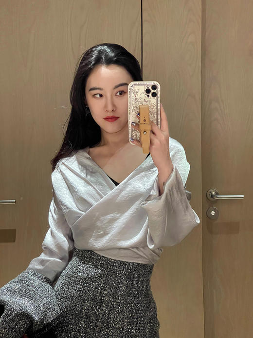 天文爱情学银色进口日本醋酸深V衬衫 商品图2