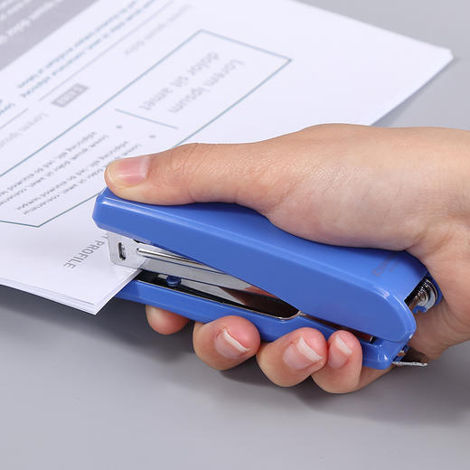 齐心 B2992 小型强力耐用订书机 10#金属机小号书机便携袖珍轻便 商品图2
