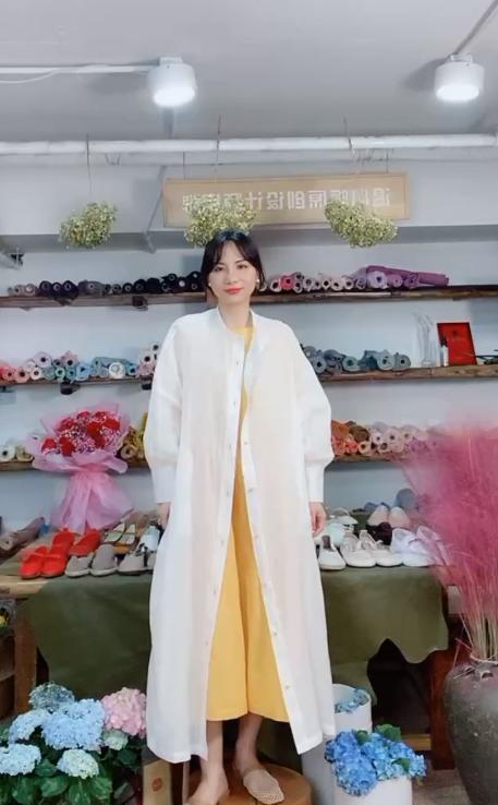 【抖音专属】衬衫（22710132丝白） 商品图0