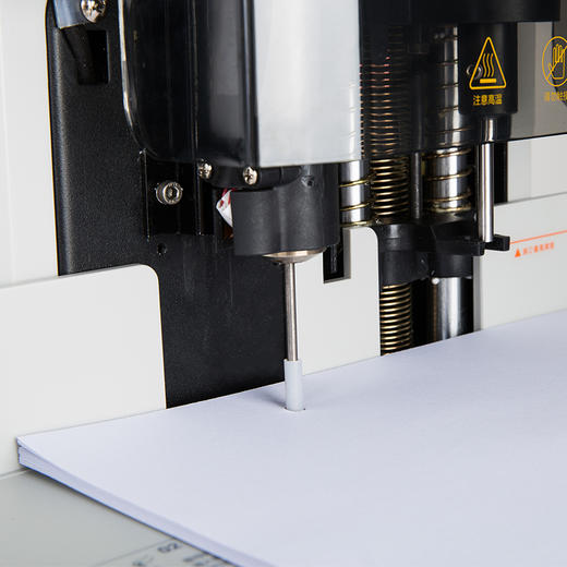 得力3847装订铆管(透明)(100支/盒) 商品图0