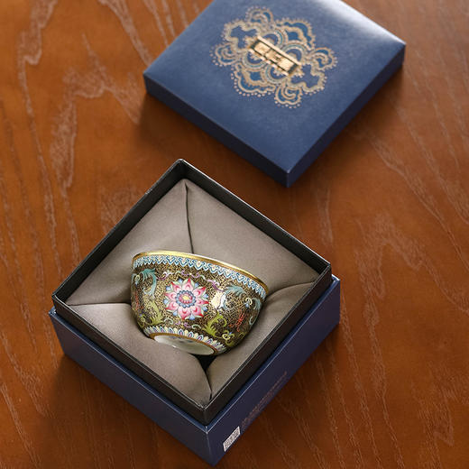 黑地珐琅彩描金花卉卧足杯 商品图2