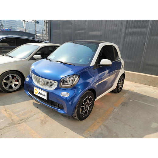 smart fortwo 0.9T 66千瓦硬顶先锋版 【长租-北京】 商品图1