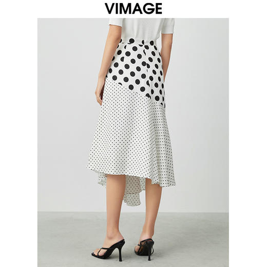 VIMAGE纬漫纪夏款时尚复古波点印花A字垂感半身裙女裙V1306907 商品图4
