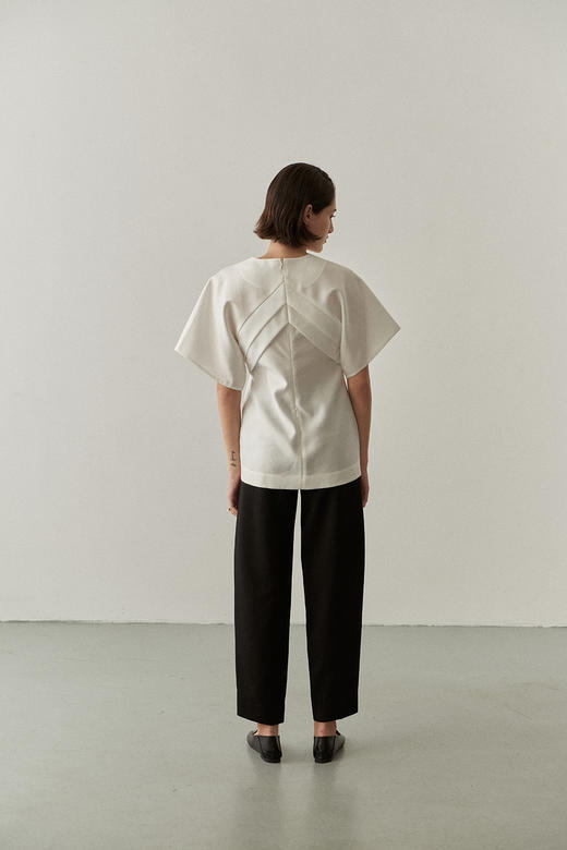 Viktoria Chan | SS22056 June strucutred top [短袖上衣 黑 / 白 ] 商品图1