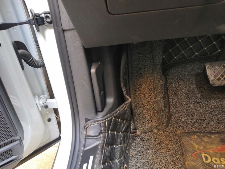 使用玻璃油膜去除剂还我清晰视野