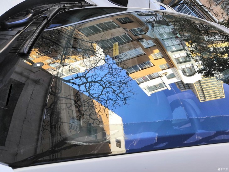 使用玻璃油膜去除剂还我清晰视野