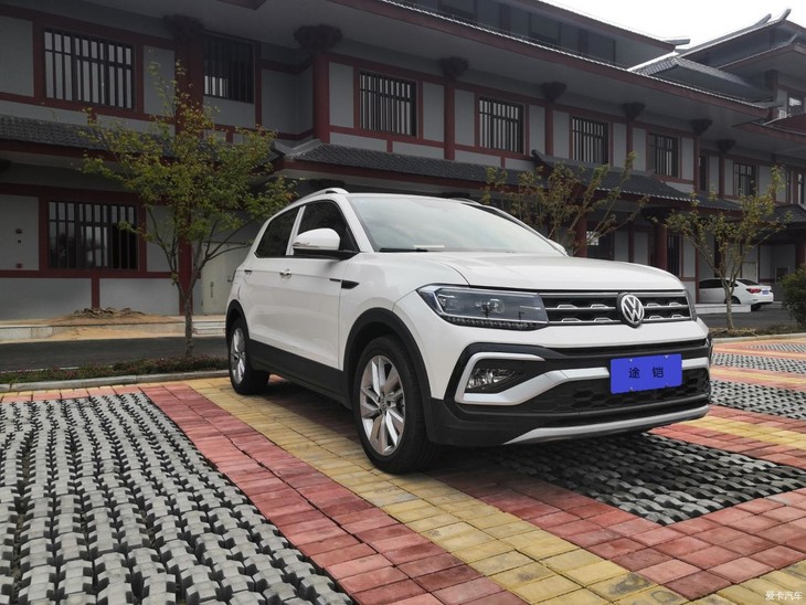 使用玻璃油膜去除剂还我清晰视野