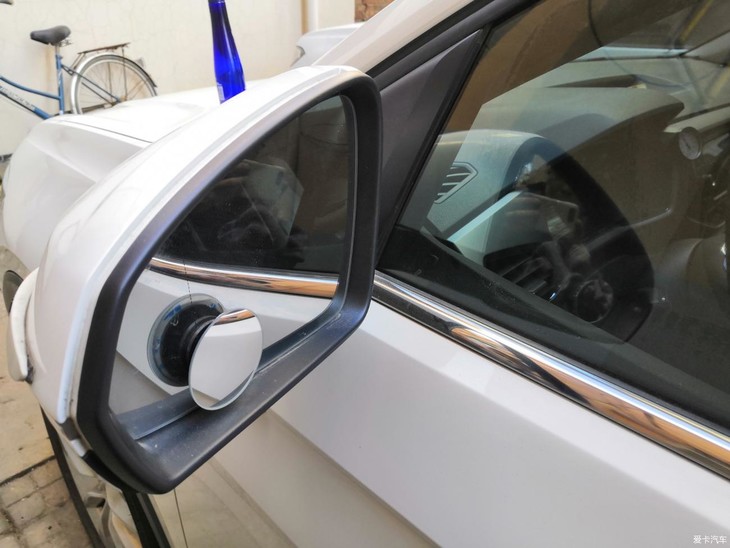 使用玻璃油膜去除剂还我清晰视野