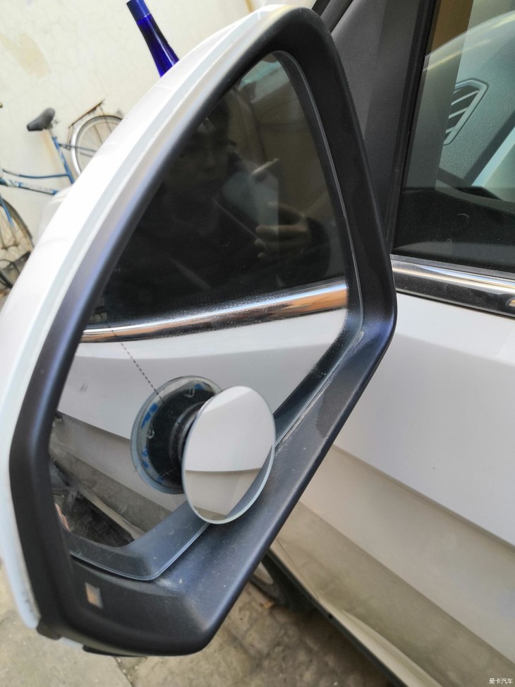 使用玻璃油膜去除剂还我清晰视野