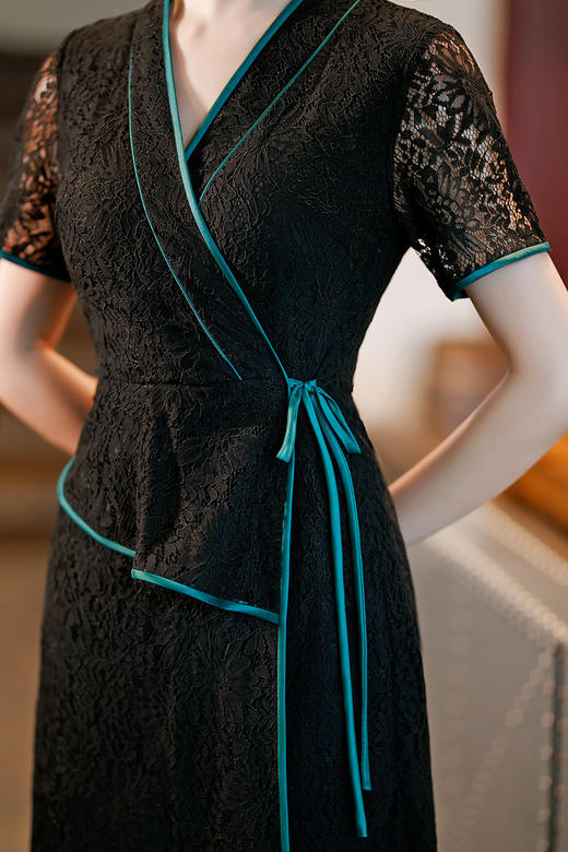 优雅修身，新款黑色系带蕾丝复古外套改良V领日常旗袍裙XL-678 商品图2