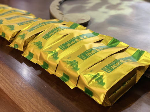 春茶上市｜保靖黄金茶（明前特级）一两黄金一两茶，中国好喝的绿茶之一，具有香、绿、爽、甜、鲜等品质特点，净含量：50g，经典马齿铁罐包装（新老包装随机） 商品图2