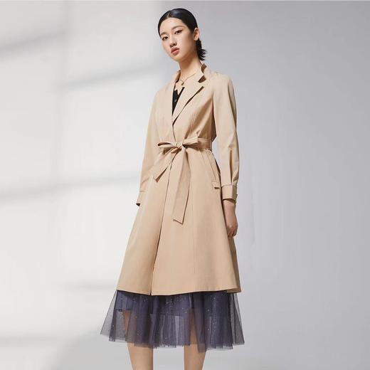 蓝地翻领收腰散摆中长款风衣BLWCF057000 商品图1