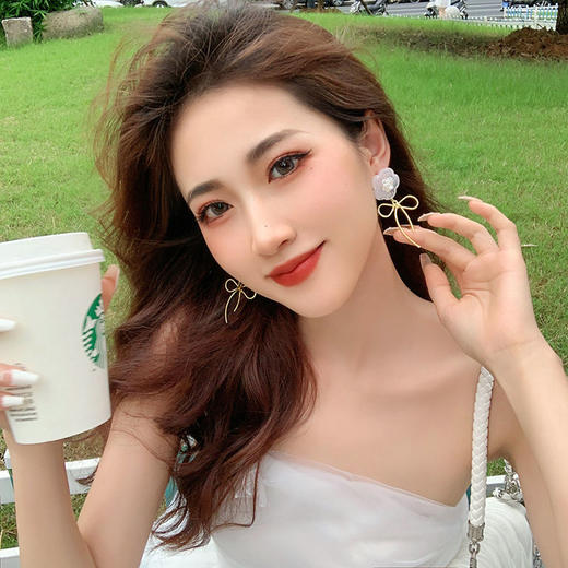 白月光~精致花朵金属蝴蝶结耳环2021年新款潮ins轻奢设计耳饰女 商品图1