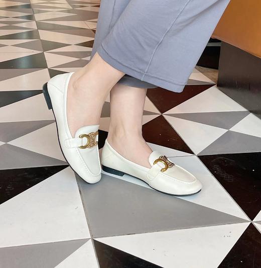 踏青郊游+通勤穿搭 两不误 2022年春夏超柔软脚感乐福鞋！思J图代工厂皮鞋类供应链制造 ，穿它压马路不会累！羊皮鞋面 +踩屎感绿海绵+猪皮垫脚 定制复古做旧金属装饰扣 一脚蹬 商品图5