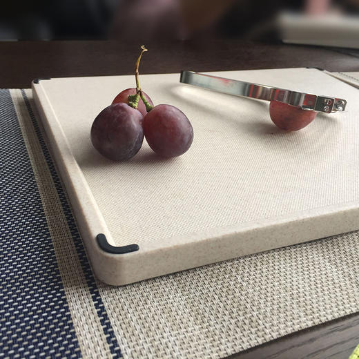 自带磨刀器 防滑沥水方便 双面可用不串味|赛巴迪波尔多麦纤维防霉家用菜板防滑带磨刀器砧板 商品图2