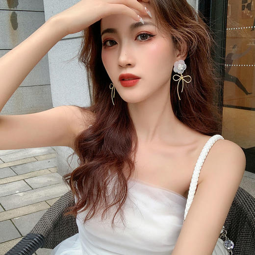 白月光~精致花朵金属蝴蝶结耳环2021年新款潮ins轻奢设计耳饰女 商品图8