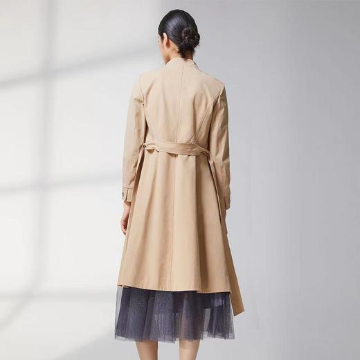 蓝地翻领收腰散摆中长款风衣BLWCF057000 商品图2