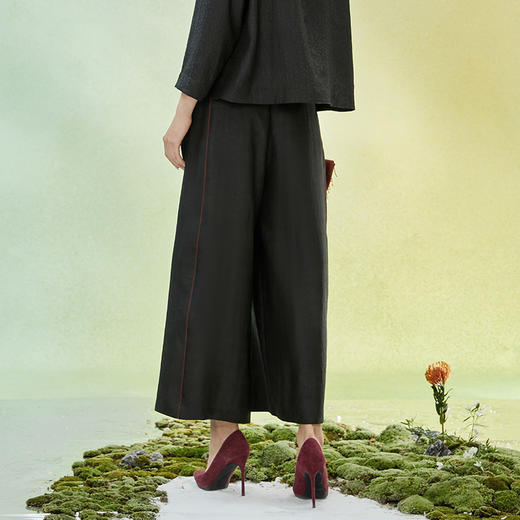 TANGY Collection/天意精品2022年春夏新品撞色线条莨绸直筒休闲裤 商品图2