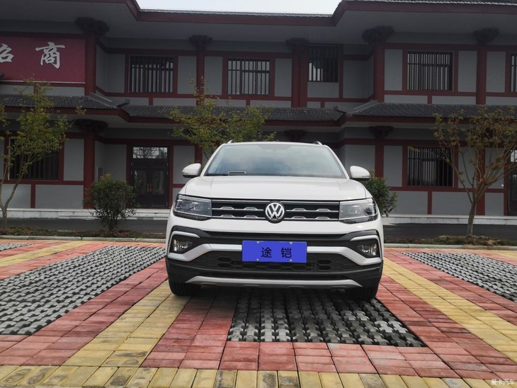 使用玻璃油膜去除剂还我清晰视野