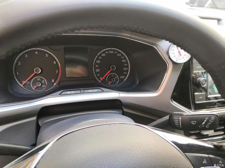 使用玻璃油膜去除剂还我清晰视野