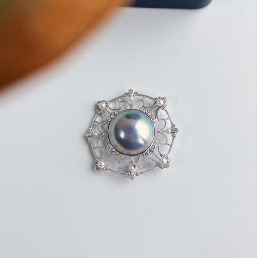 ONLY系列 18K镶天然银色马贝珍珠和钻石 胸针和坠子两用款 商品图1