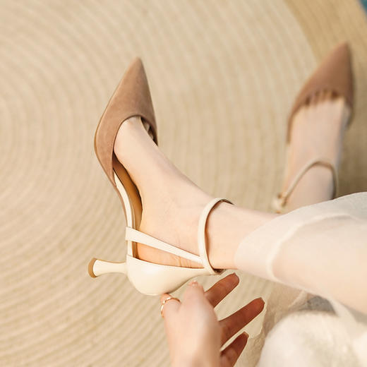 优雅百搭，包头尖头细跟高跟凉鞋LCC-C981 商品图1