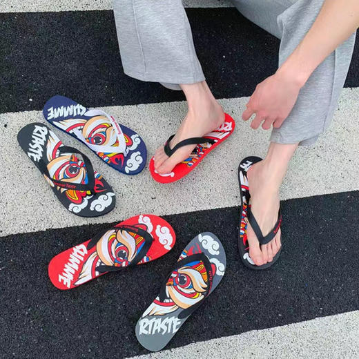【国潮限定！国风元素醒狮人字拖】情侣拖鞋，时尚百搭！轻盈舒适，久穿不累脚，加厚防滑不臭脚，耐脏易清洗！轻便沙滩鞋凉拖鞋 商品图1