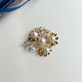 ONLY系列 18K镶Akoya和钻石 胸针