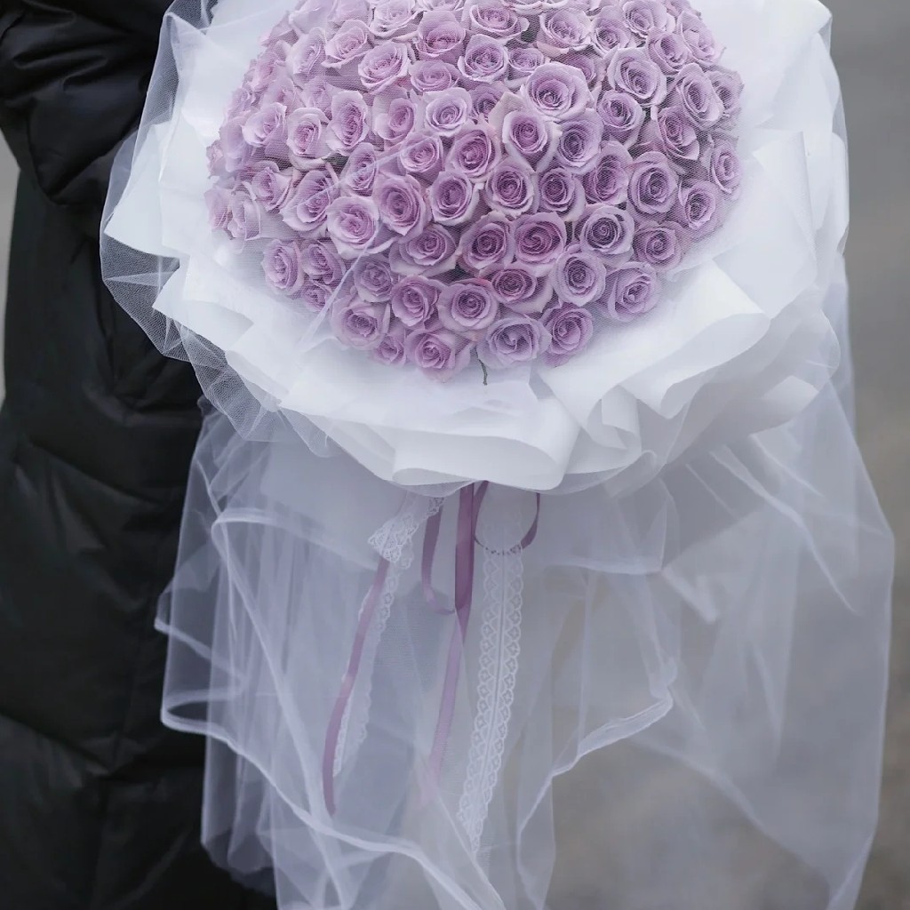 【女王】99朵紫玫瑰紫美人 请提前3天预订下单 - 小丑鲜花