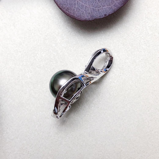 RETRO系列 18K镶钻石和天然孔雀绿色大溪地珍珠 坠子 商品图2