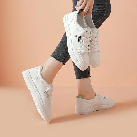 【万沃青春至上软底小白鞋】加宽鞋头舒适不挤脚亲肤柔软轻爽不易老化采用手感柔软的PU材质，为你解决磨脚烦恼属于你的青春活力 商品图0