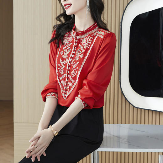 KQL 439H664绣花缎面重磅仿真丝衬衫 商品图3