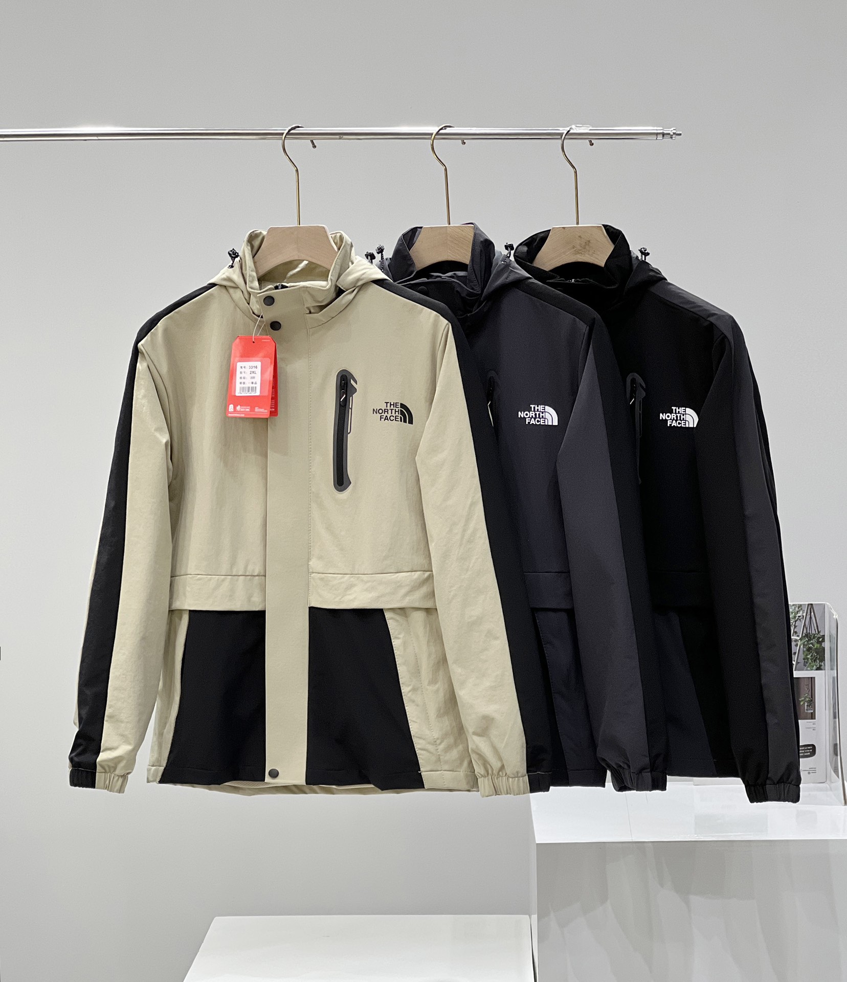 北面男士户外春季新款休闲连帽冲锋衣外套