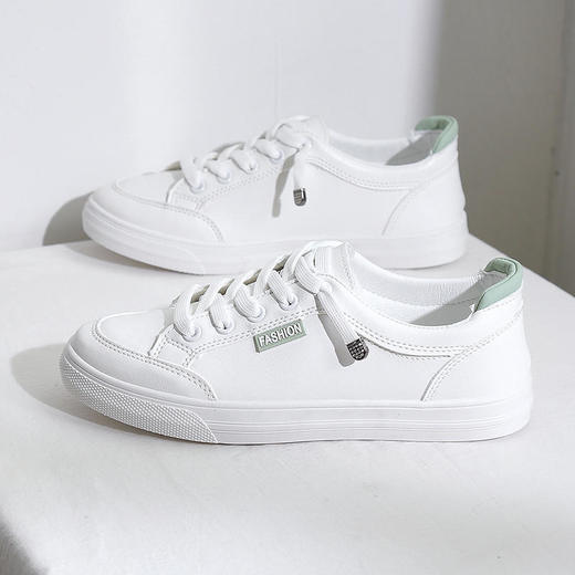 【万沃青春至上软底小白鞋】加宽鞋头舒适不挤脚亲肤柔软轻爽不易老化采用手感柔软的PU材质，为你解决磨脚烦恼属于你的青春活力 商品图1