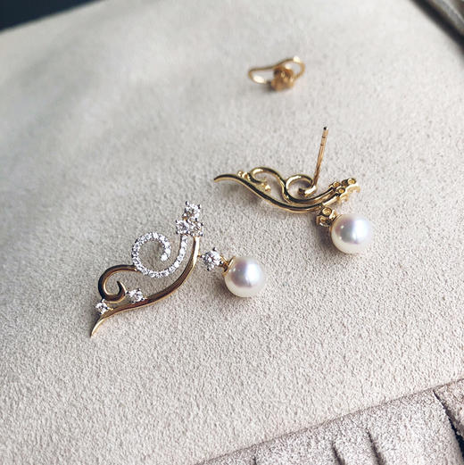 ONLY系列 飞云渡月 · 钻石和Akoya珍珠耳坠 商品图0