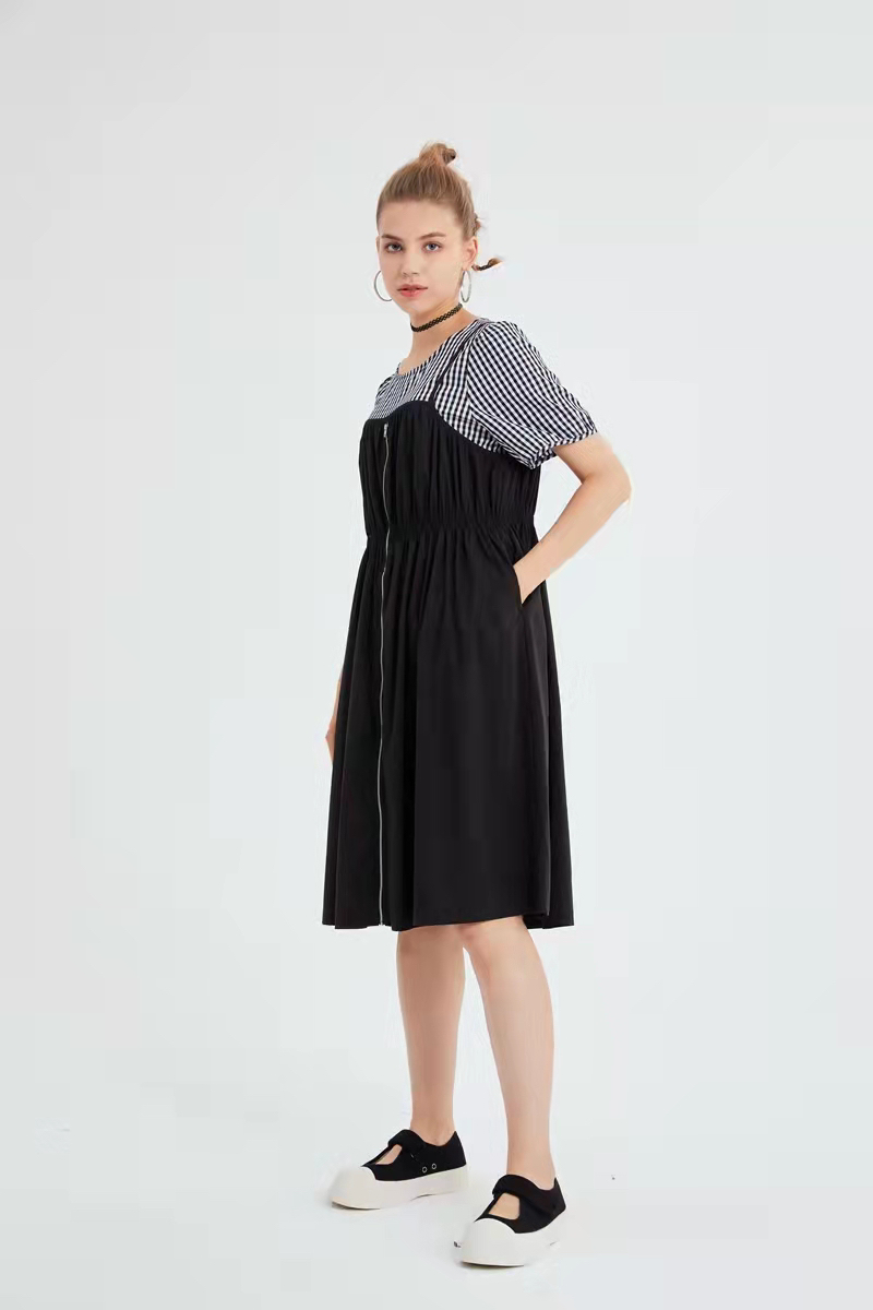 水淼2022夏新款假两件显瘦甜美黑白格拼接减龄连衣裙侧缝有兜4766