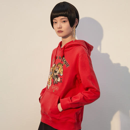 TeenieWeenie小熊春季新款国潮卡通刺绣红色连帽卫衣TTMW221103L 商品图1