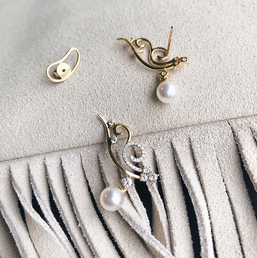 ONLY系列 飞云渡月 · 钻石和Akoya珍珠耳坠 商品图1