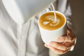 日签|咖啡店中最常见的杯子——小份玻璃杯