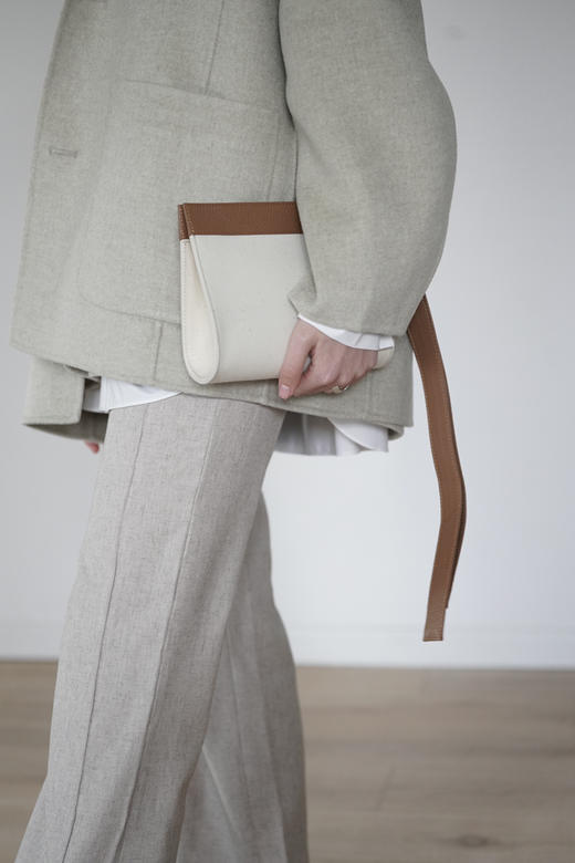 Viktoria Chan | SS21050 Pisa slit flared trousers - outmeail [长裤] 商品图1