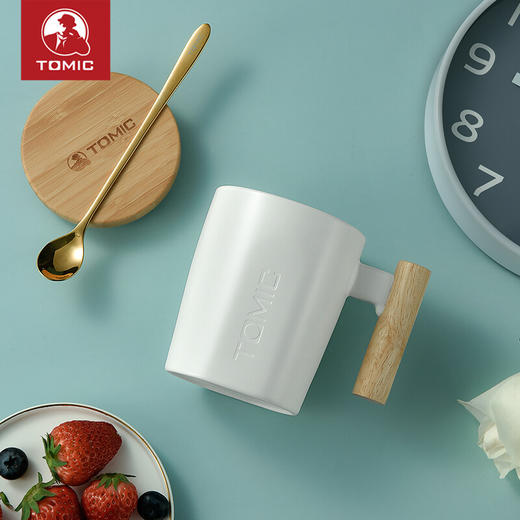 特美刻（TOMIC）马克杯 带盖咖啡杯子情侣陶瓷杯创意木柄牛奶杯水杯随手茶杯 TCL1329 白色400ML 商品图6