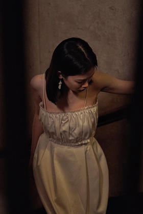 Viktoria Chan | AW2005 Sandy Cropped TOP [上衣]【HOLIDAY】