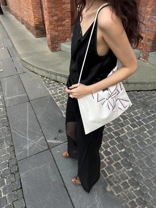 HIDEMI 红白几何印花拼皮背包 商品图1