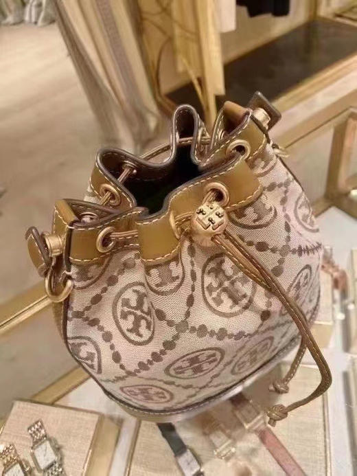 ￥2780！直邮，娜扎同款！Tory burch TB专柜最新T Monogram 水桶包榛子棕色 商品图2