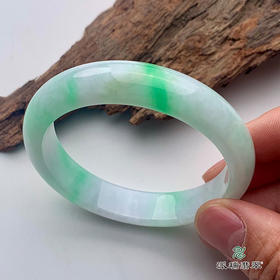 派瑞翡翠 翡翠手镯 糯种 绿色