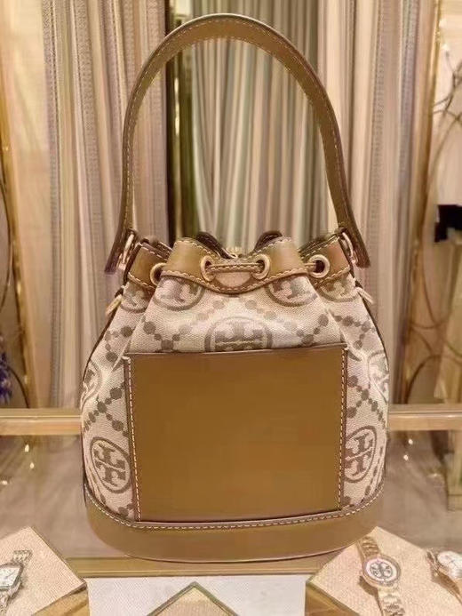 ￥2780！直邮，娜扎同款！Tory burch TB专柜最新T Monogram 水桶包榛子棕色 商品图1