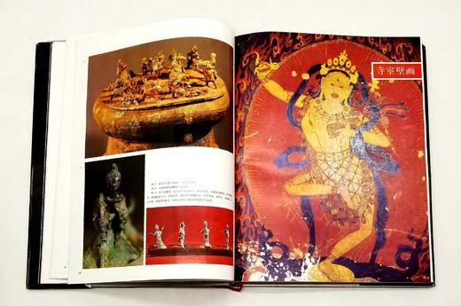 《云南民族民间艺术》，精装，大8开，上下两册，云南省群众艺术馆编，云南人民出版社1994年版，定价666，售价158元。品相8.5-9品。非偏远地区包邮。

云南是民族文化大省、有色金属王国 商品图5